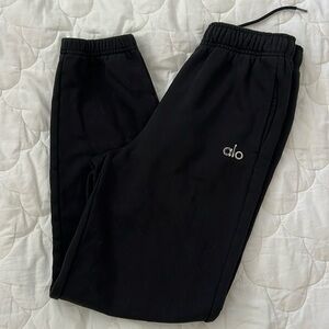 Alo Yoga Accolade Sweatpants in Black